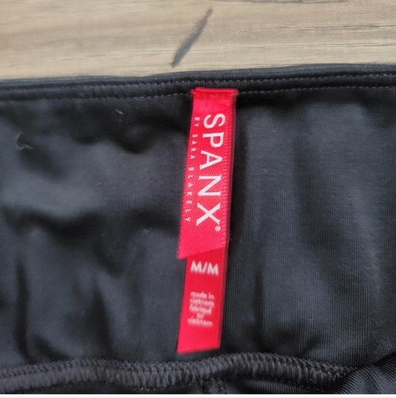 Spanx Quilted Moto Leggings Size medium - Picture 8 of 9